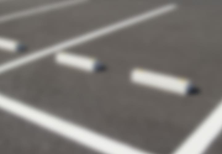 江坂・豊津エリアから通いやすい無料駐車場完備